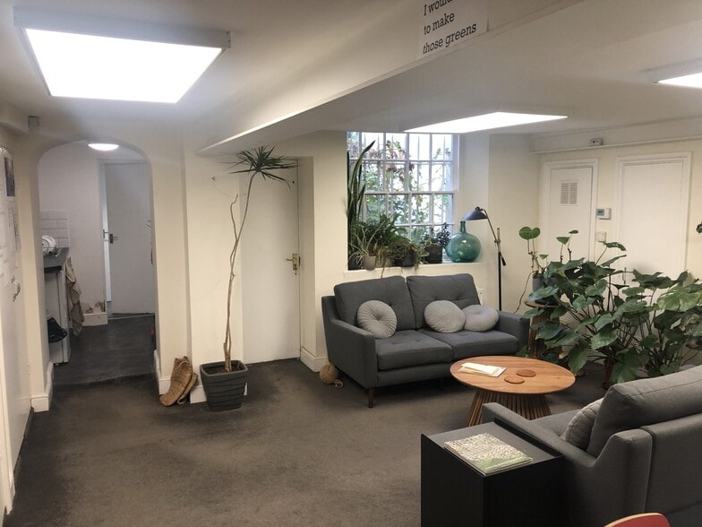 6 Marlborough Pl, Brighton to rent - Interior Photo - Image 2 of 3