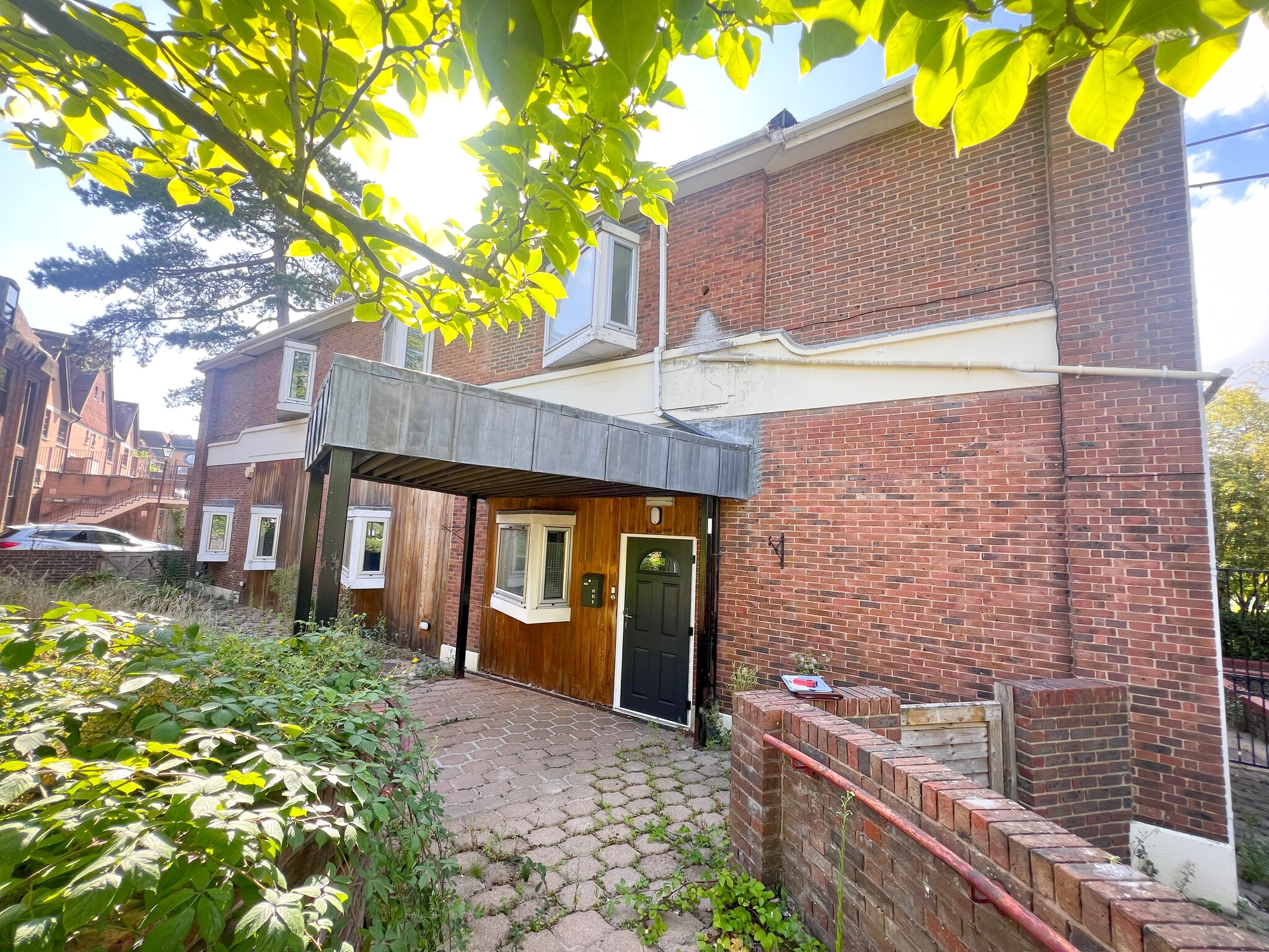 North St, Horsham to rent Building Photo- Image 1 of 4