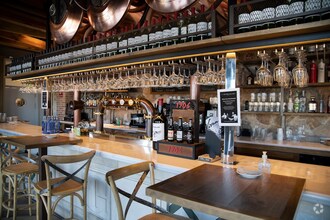 Retail in Madrid, Madrid to rent Interior Photo- Image 1 of 2