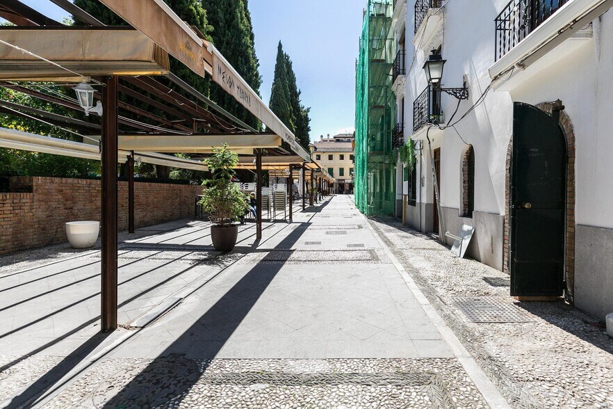 Plaza Campo del Príncipe, 19, Granada, Granada for sale - Building Photo - Image 2 of 19