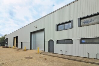 1-4 Units 2, 7 & 8, Pin Green Industrial Estate, Stevenage to rent Building Photo- Image 1 of 5