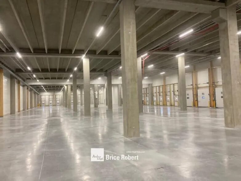 Industrial in Corbas to rent - Interior Photo - Image 3 of 10