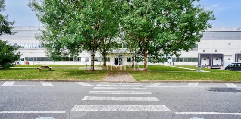 Industrial in Bussy-Saint-Georges to rent Building Photo- Image 1 of 4