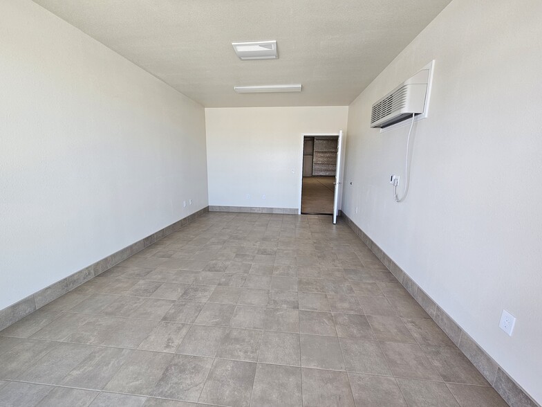 13472 Browns Valley Dr, Chico, CA for rent - Interior Photo - Image 3 of 5