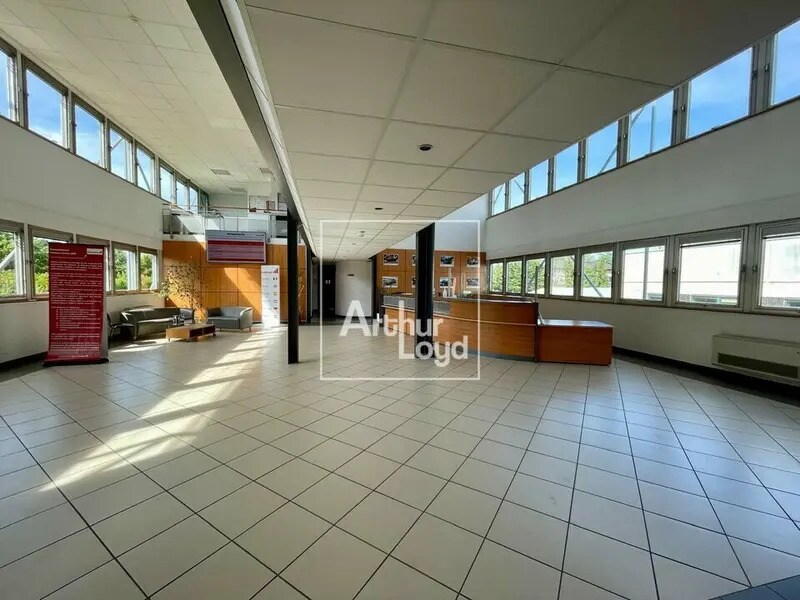 Light Industrial in Melun for sale Lobby- Image 1 of 11