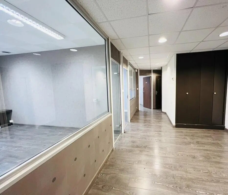 Location Bureaux 146 m² - Photo 1