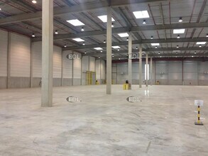 Industrial in Moissy-Cramayel to rent Interior Photo- Image 1 of 3