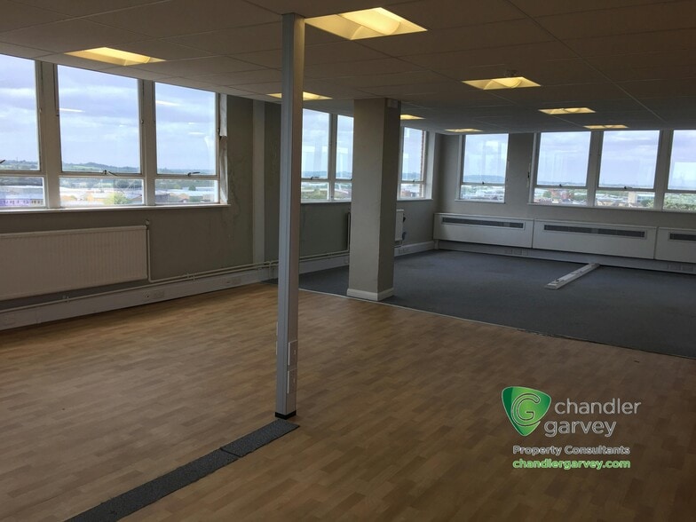 Oxford Rd, Aylesbury to rent - Building Photo - Image 3 of 7