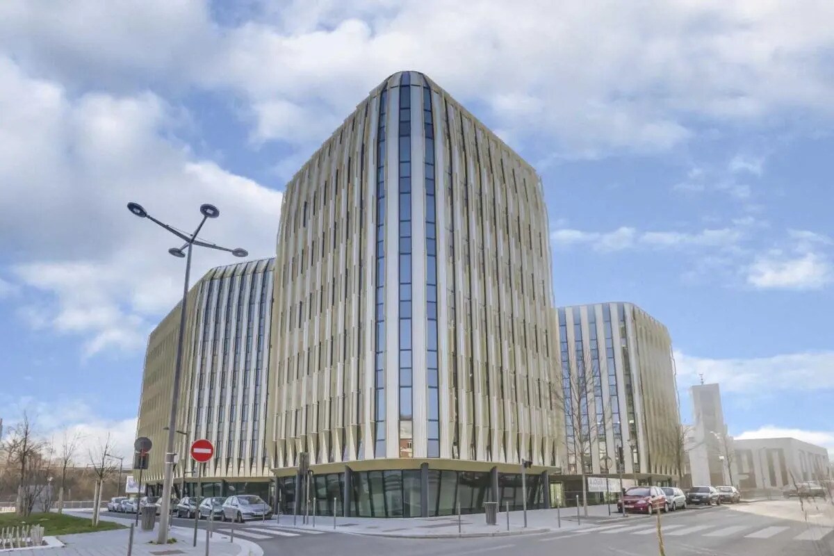 14 Mail Du Commandant Cousteau, Massy to rent Building Photo- Image 1 of 19