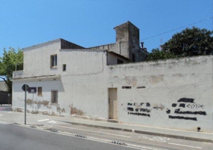 Sector 8 Renfe - La Bòvila portfolio of 2 properties for sale on LoopNet.co.uk Building Photo- Image 1 of 7