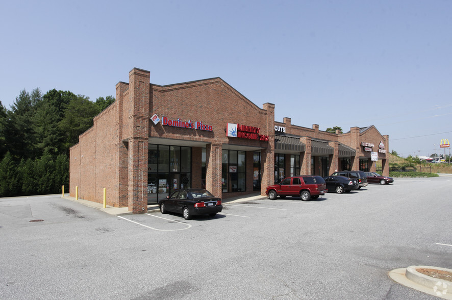 215 W Wade Hampton Blvd, Greer, SC for sale - Building Photo - Image 1 of 1