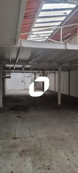 Light Industrial in Montreuil to rent - Interior Photo - Image 2 of 6