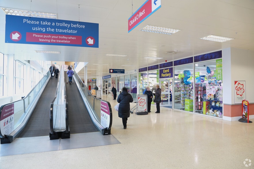 Maryhill Rd, Glasgow to rent - Interior Photo - Image 2 of 10