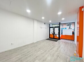 Retail in L'Hospitalet de Llobregat, Barcelona to rent Interior Photo- Image 2 of 6