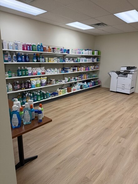 303 SW 18th St, Bentonville, AR to rent - Building Photo - Image 3 of 8