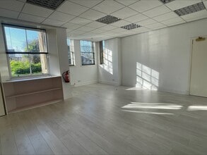 Dalhousie Rd, Dalkeith to rent Interior Photo- Image 1 of 7