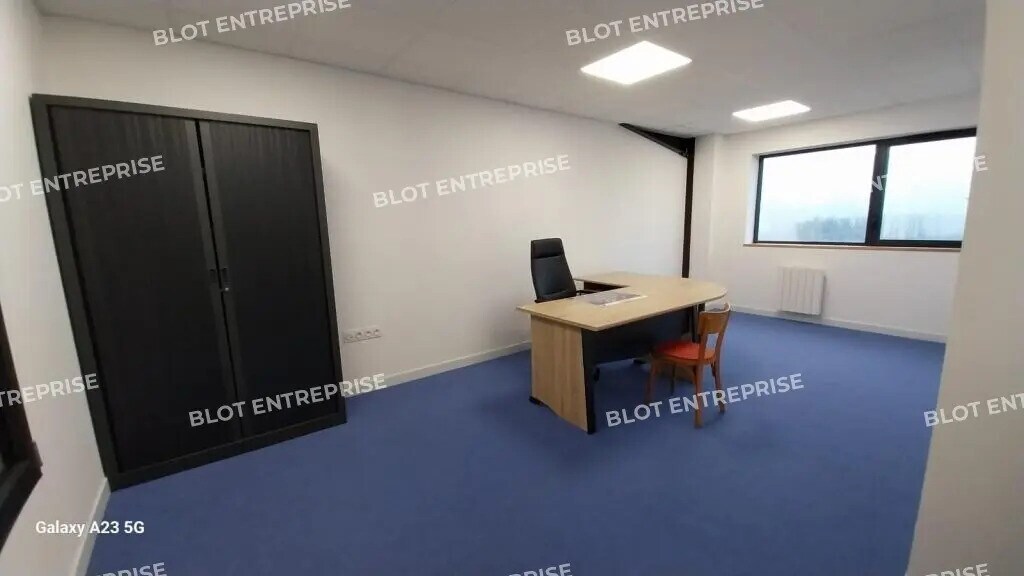 Location Local d'activités 491 m² - Photo 1