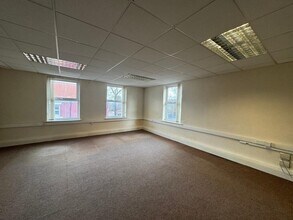 93 High St, Chesterfield to rent Interior Photo- Image 2 of 9