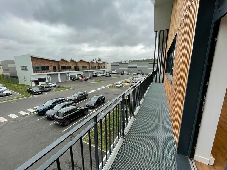 83 Rue Maurice Berteaux, Montmagny to rent - Building Photo - Image 3 of 6