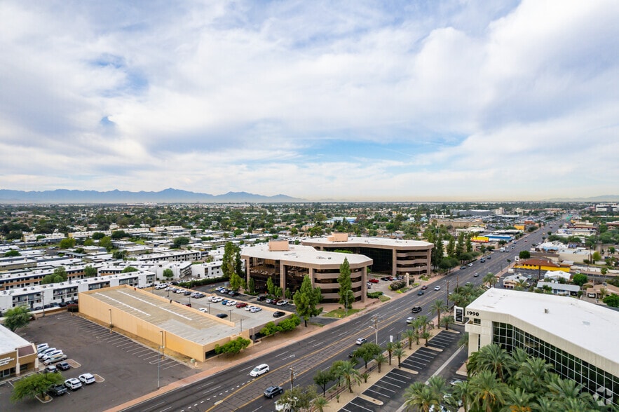 2001 W Camelback Rd, Phoenix, AZ for rent - Building Photo - Image 3 of 3