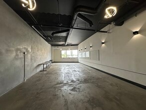 18607 Ventura Blvd, Tarzana, CA to rent Building Photo- Image 2 of 4