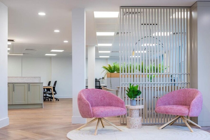 4 St Pauls Chur, London to rent - Interior Photo - Image 2 of 10