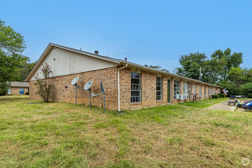 607 S Pecan St, Hughes Springs, TX for sale - Primary Photo - Image 1 of 17