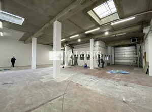 Light Industrial in Limonest to rent Interior Photo- Image 1 of 5