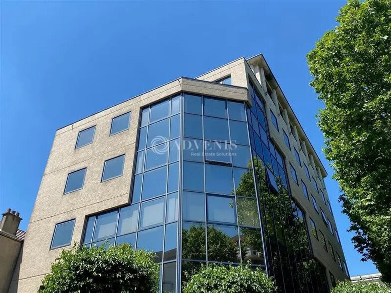 Office in Cachan to rent - Building Photo - Image 1 of 7