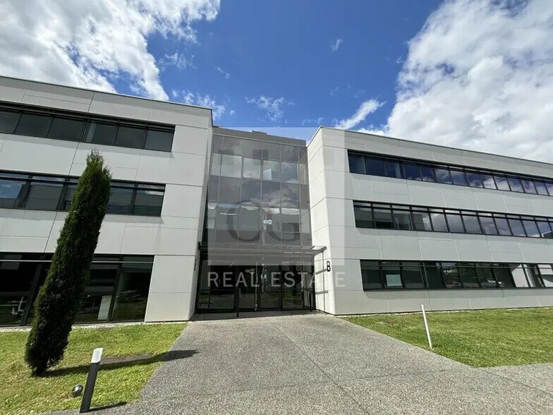 Office in Saint-Priest to rent - Building Photo - Image 2 of 13