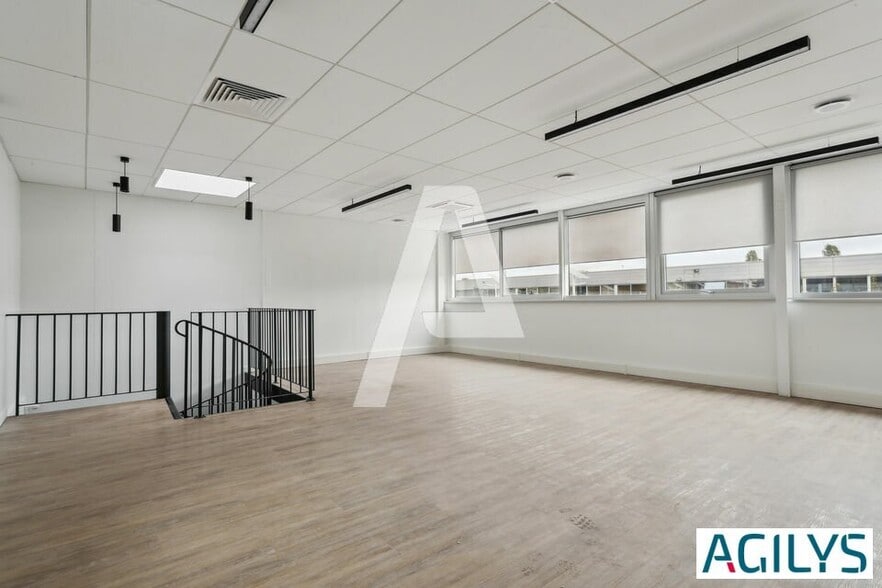 1 Avenue Des Lys, Bonneuil-sur-Marne to rent - Interior Photo - Image 2 of 20