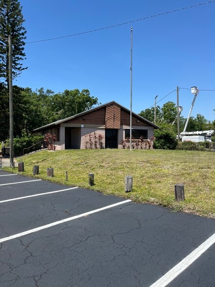 8406 N US Highway 301, Tampa, FL to rent - Building Photo - Image 3 of 9