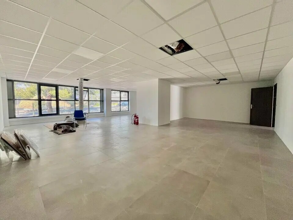 Location Bureaux 102 m² - Photo 1