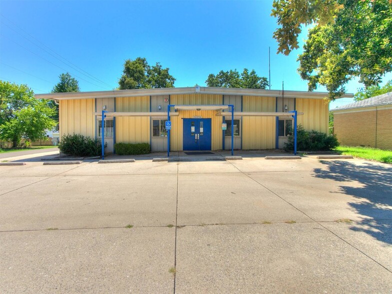 20670 Walker St, Harrah, OK for rent - Primary Photo - Image 1 of 5