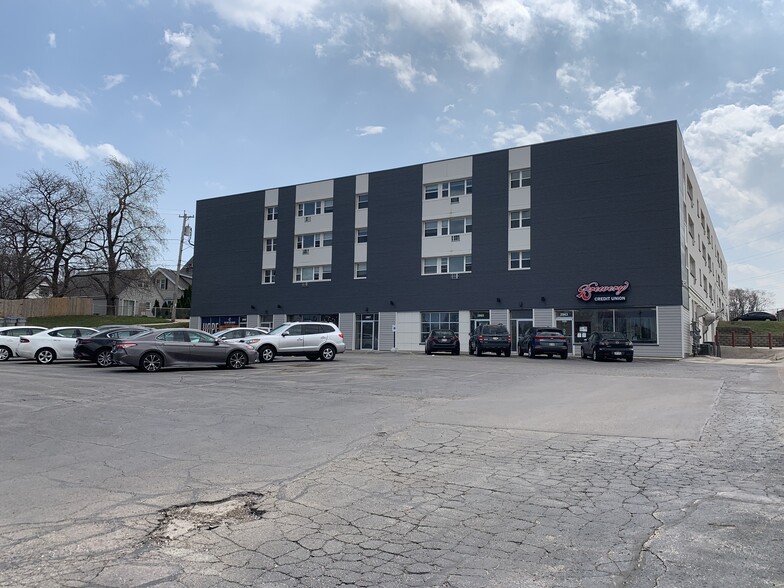 2863-2867 S Kinnickinnic Ave, Milwaukee, WI for rent - Building Photo - Image 1 of 1