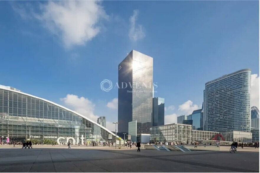 Office in Courbevoie to rent - Building Photo - Image 1 of 5