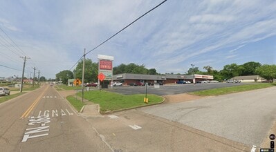 121 Whitley Ave, Henderson, TN to rent Interior Photo- Image 1 of 18