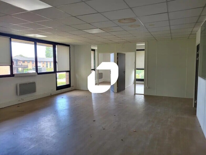 Office in Lezennes to rent - Building Photo - Image 2 of 7