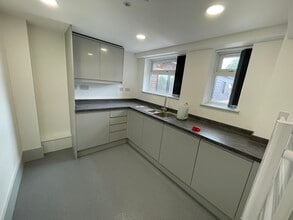 83-99 High St, Marlow to rent Interior Photo- Image 2 of 3