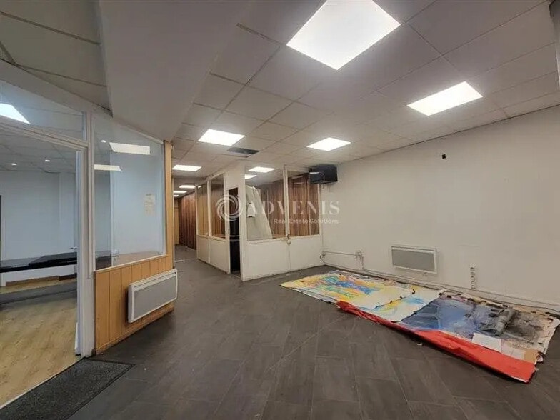 Light Industrial in Courbevoie to rent - Building Photo - Image 3 of 8