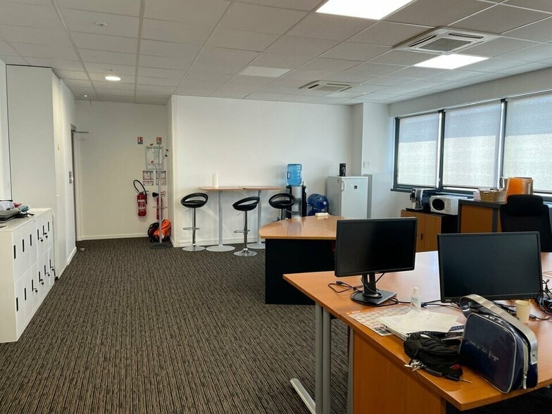 Office in Meyzieu to rent - Interior Photo - Image 2 of 9