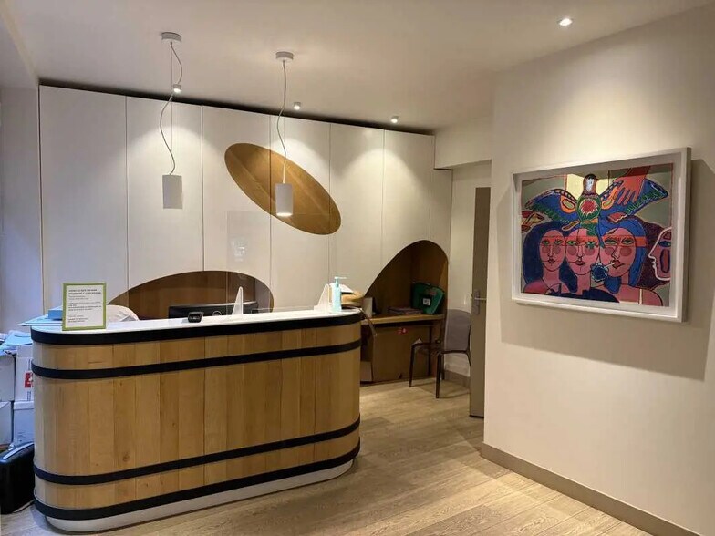 Retail in Bordeaux for sale - Interior Photo - Image 2 of 3