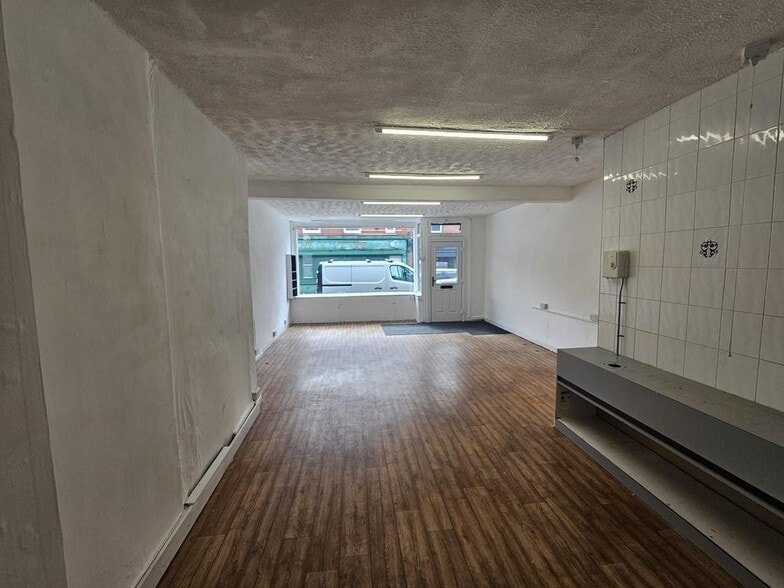 24 Stockport Rd, Stockport to rent - Building Photo - Image 2 of 10