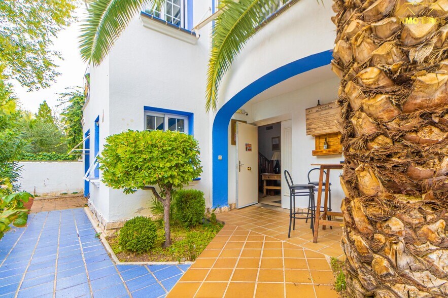 Retail in Guadalajara, Guadalajara to rent - Building Photo - Image 3 of 48