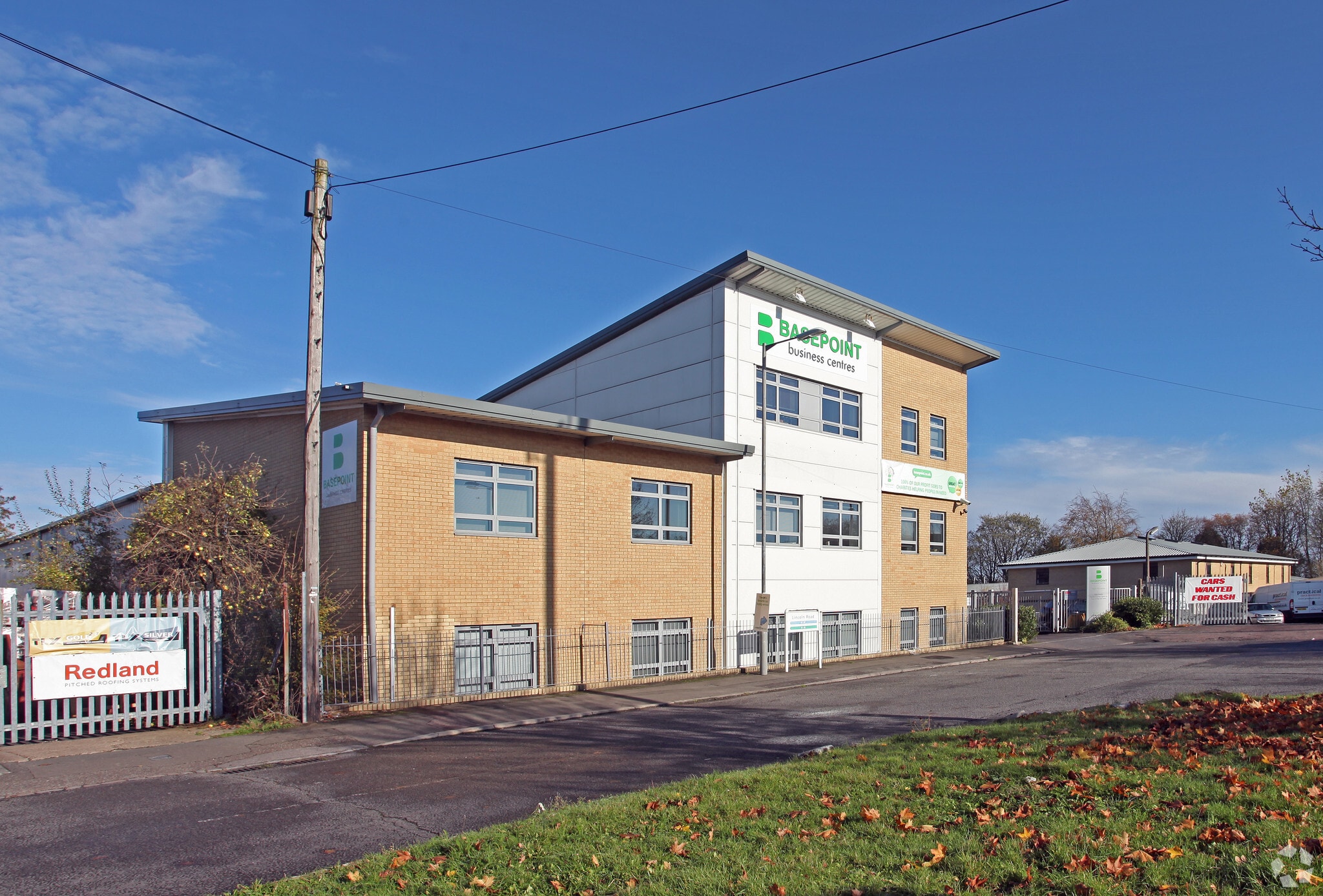 Lincoln Rd, High Wycombe to rent Building Photo- Image 1 of 8