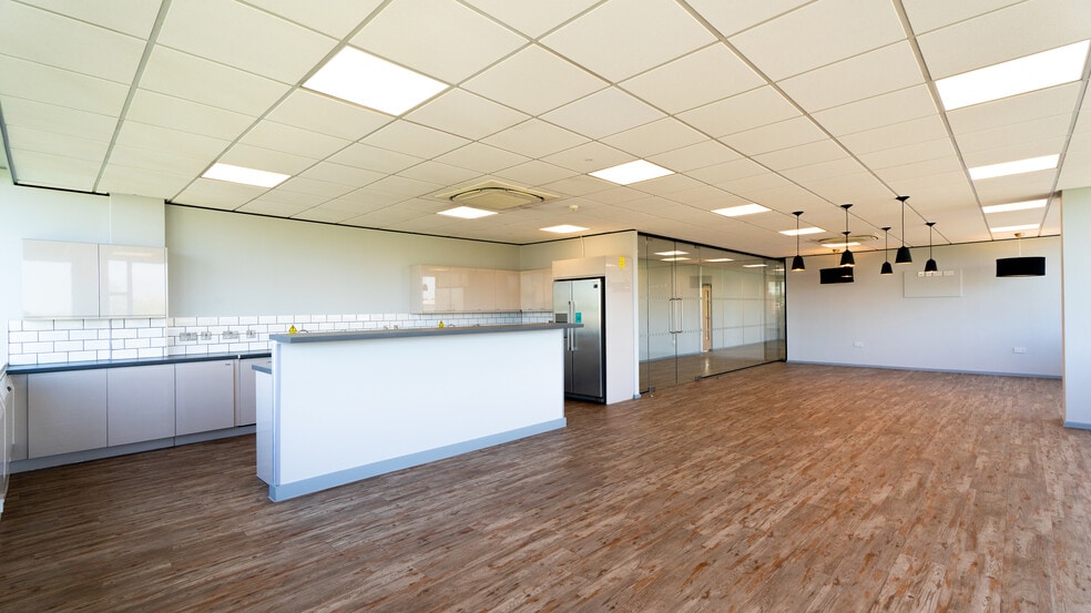 Commercial Avenue, Cheadle to rent - Building Photo - Image 3 of 9