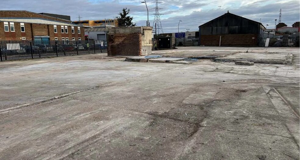 24 River Rd, Barking for sale - Interior Photo - Image 1 of 1