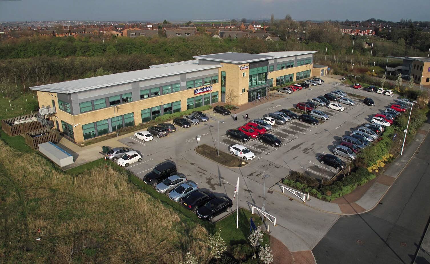 3 Red Hall Cres, Wakefield to rent Primary Photo- Image 1 of 7