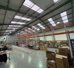 11 Falcon Rd, Belfast to rent Interior Photo- Image 2 of 3