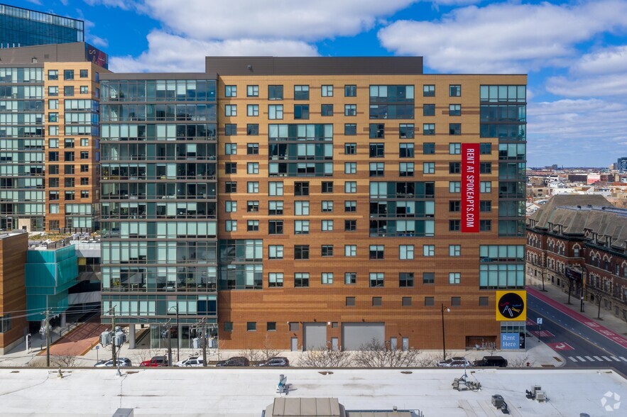 1001 W Chicago Ave, Chicago, IL for rent - Building Photo - Image 3 of 8